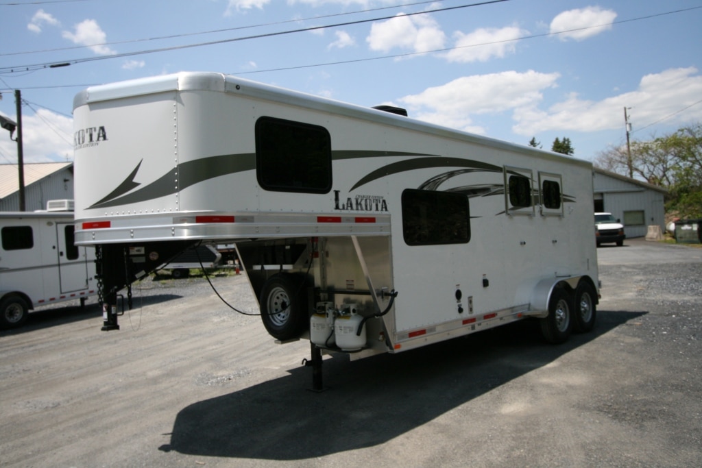 2017-Charger-c27-2horse-living-quarter - Wasko's Inc.