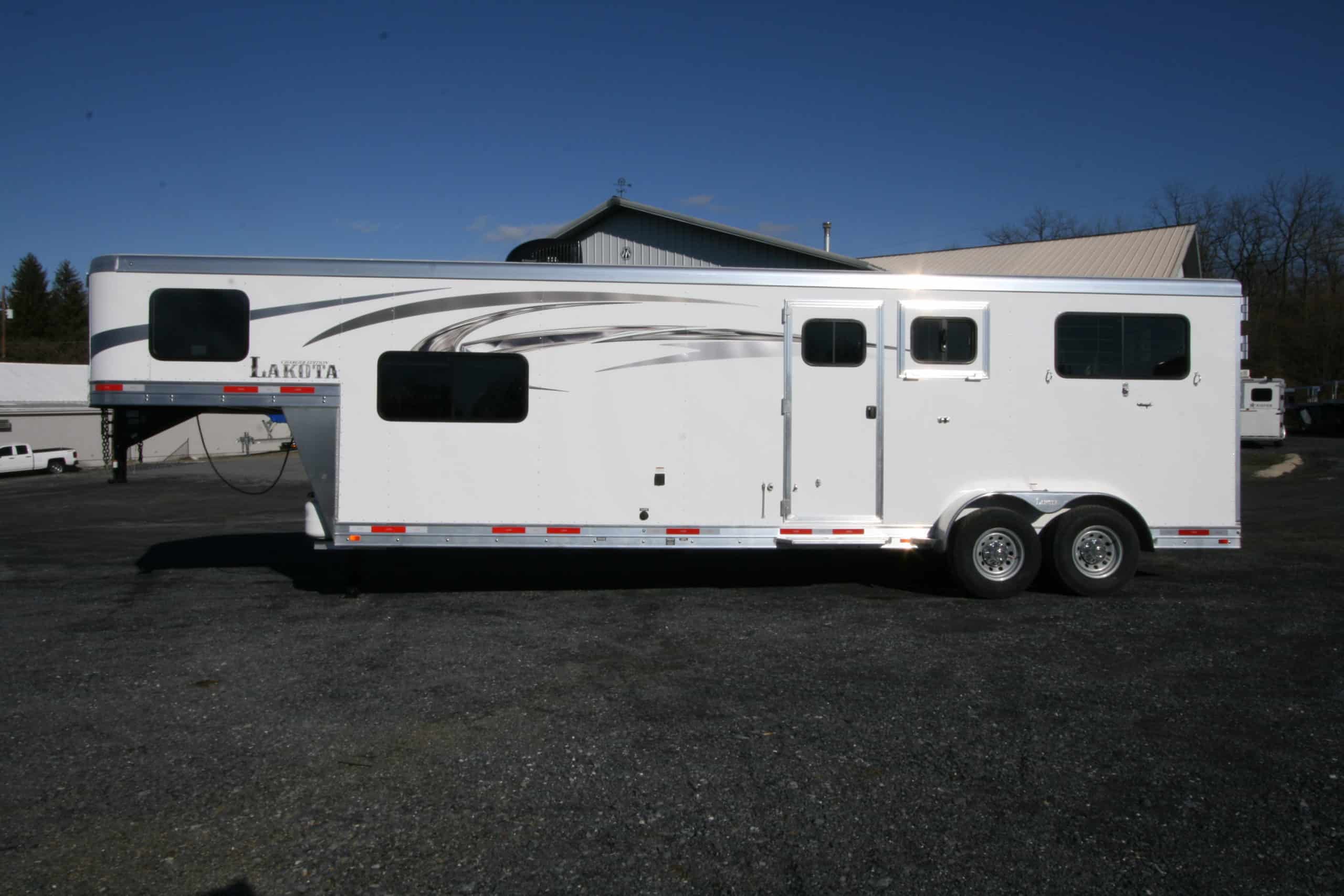 *SOLD*2017 LAKOTA CHARGER C29 STRAIGHT LOAD W/RAMP HORSE TRAILER Wasko's Inc.