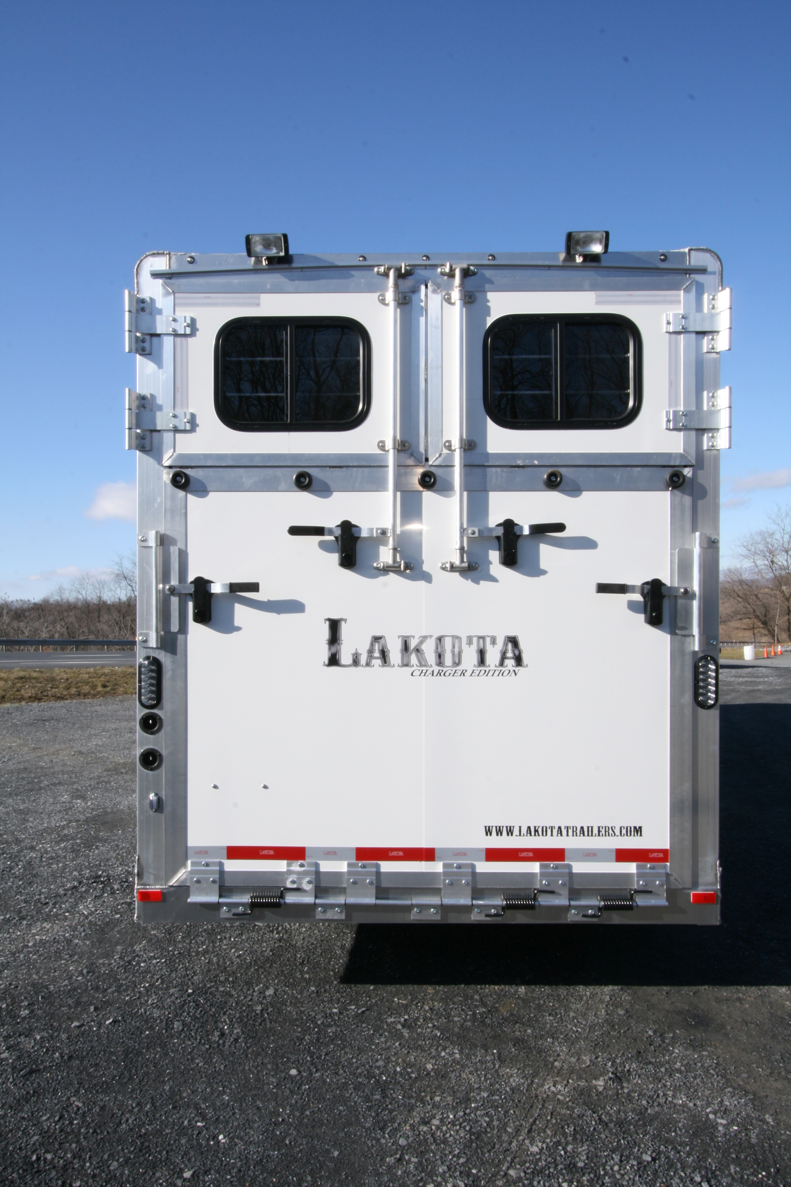 2017 LAKOTA CHARGER C29 STRAIGHT LOAD W/RAMP HORSE TRAILER Wasko's Inc.