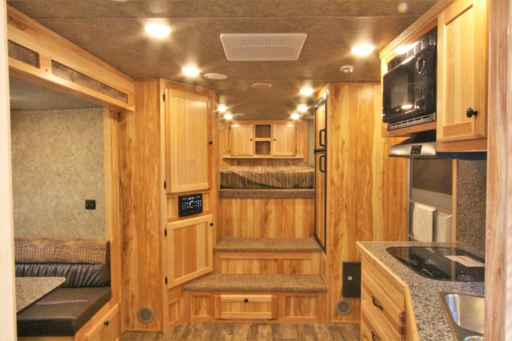 2018-Lakota-Charger-8312-custom-floor-plan-slant-load-horse-trailer