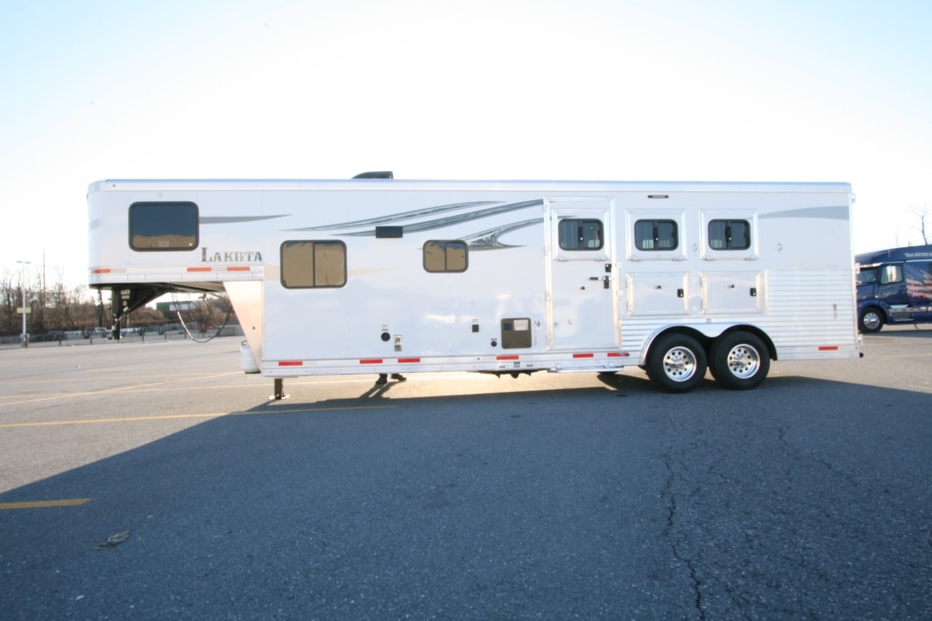 2018-Lakota-Charger-C8311-Slant-Load-Horse-Trailer