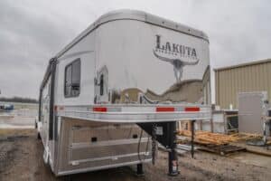 2018-lakota-bighorn-8417-gooseneck-slant-gooseneck-horse-trailer