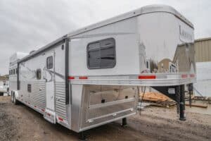 2018-lakota-bighorn-8417-gooseneck-slant-gooseneck-horse-trailer