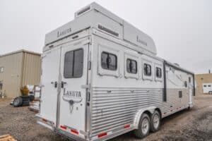 2018-lakota-bighorn-8417-gooseneck-slant-gooseneck-horse-trailer