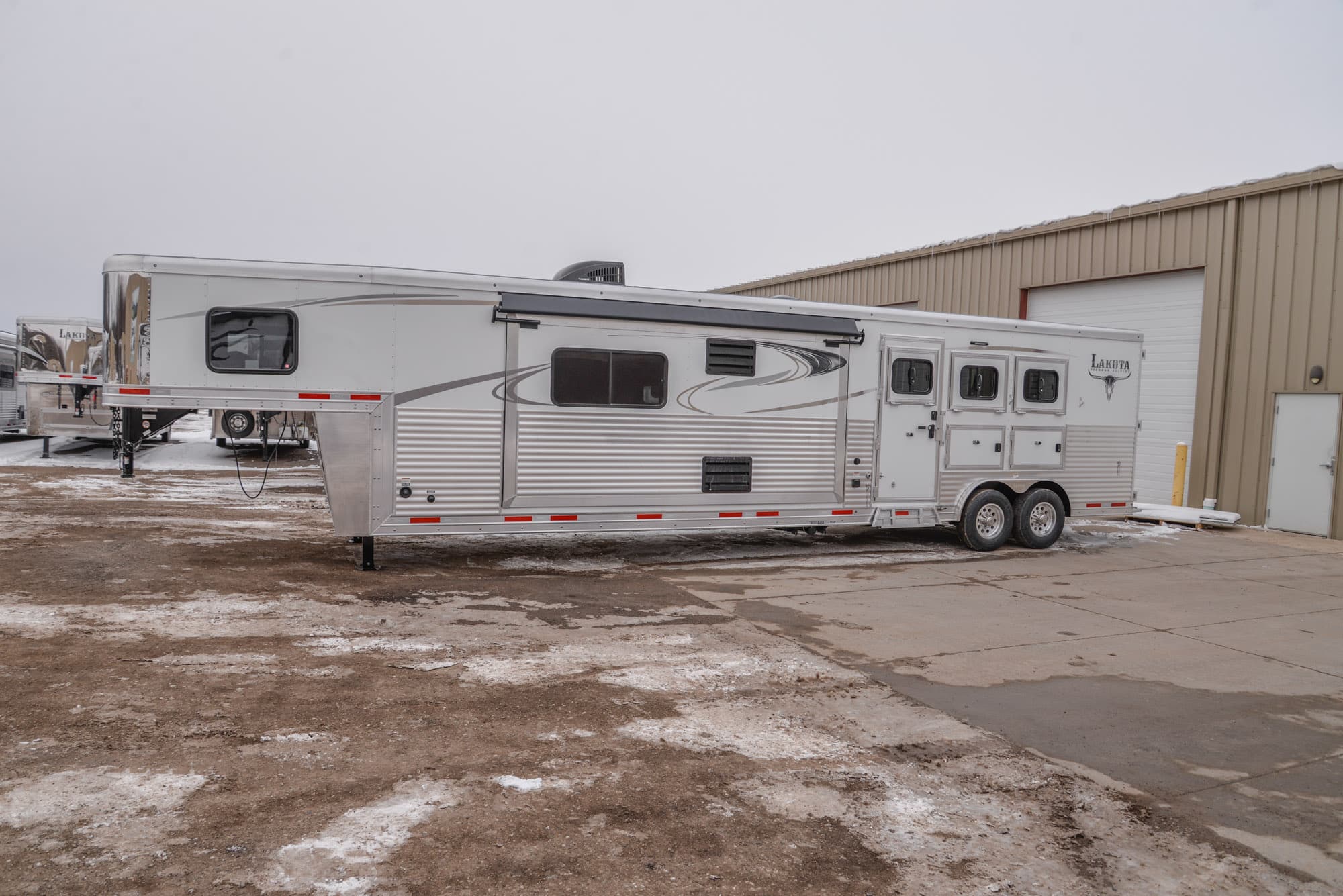 2018 Lakota Big Horn 8317 w/slide Horse Trailer