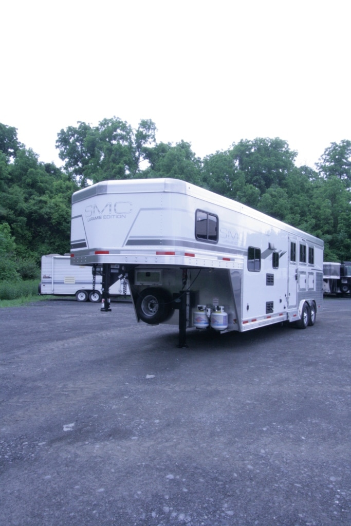 2019-smc-laramie-839sr-horse-trailer
