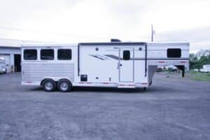 2019-smc-laramie-839sr-horse-trailer