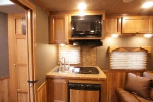 2019-smc-laramie-839sr-horse-trailer