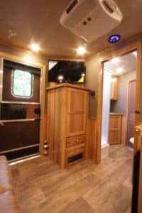 2019-smc-laramie-839sr-horse-trailer