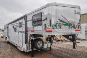 2018-lakota-charger-8313rk-horse-trailer