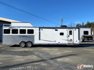 2020-merhow-next-generation-8416-slant-horse-trailer