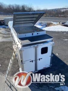 2020-merhow-next-generation-8416-slant-horse-trailer