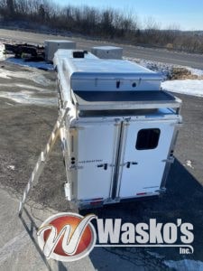 2020-merhow-next-generation-8416-slant-horse-trailer