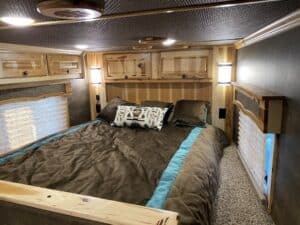 2020-merhow-next-generation-8416-slant-horse-trailer