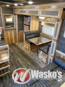 2020-merhow-next-generation-8416-slant-horse-trailer