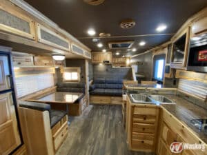 2020-merhow-next-generation-8416-slant-horse-trailer