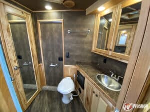 2020-merhow-next-generation-8416-slant-horse-trailer