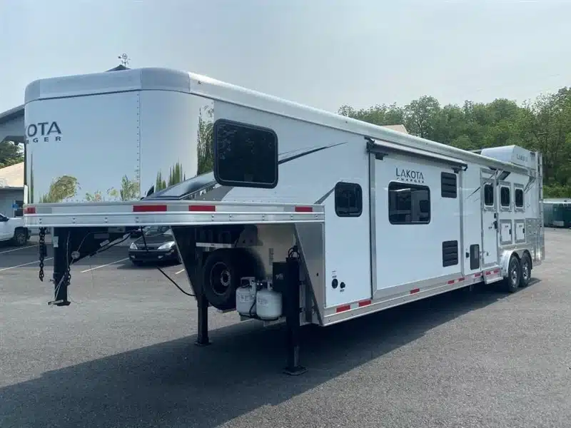 2024-Lakota-Charger-8315-9'-slide-hayrack-horse-trailer