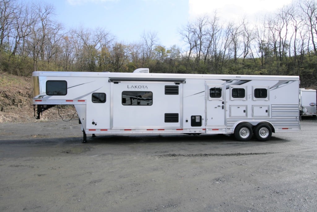 2021-Lakota-charger-8315-slant-load-horse-trailer