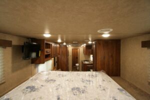 2022-lakota-colt-ac8315-horse-trailer