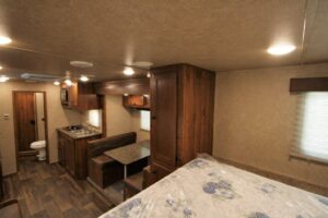 2022-lakota-colt-ac8315-horse-trailer