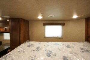 2022-lakota-colt-ac8315-horse-trailer