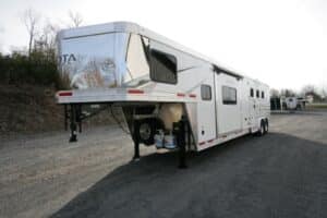 2023-lakota-charger-8313-slide-slant-load-horse-trailer