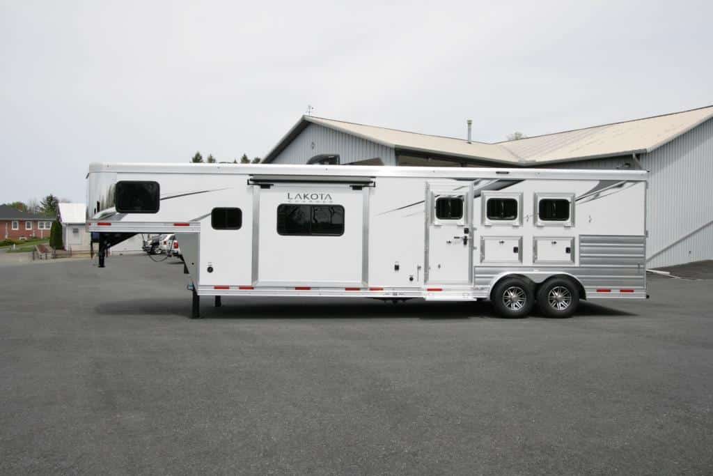 2022-lakota-charger-8313-slide-slant-load-horse-trailer
